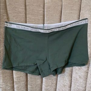 NWT Victoria’s Secret Boy Short Panty